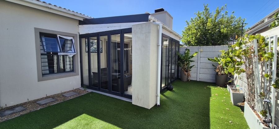 2 Bedroom Property for Sale in Parklands North Western Cape